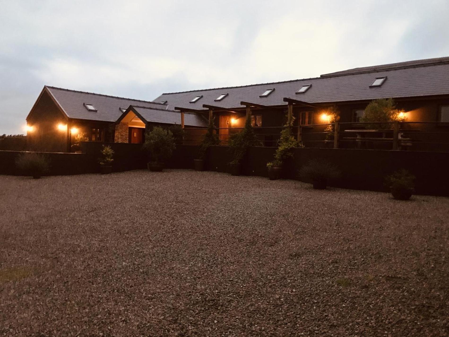 Foxglove - Luxurious Barn Conversion - Blossom Farm Johnston Exterior photo